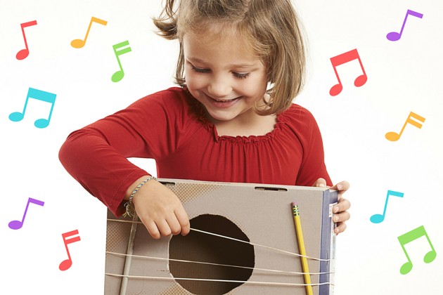 Do you remember making a cardboard box diy guitar when you were a kid? Become nostalgic and learn how to make a guitar toy with recycled materials with your kids.